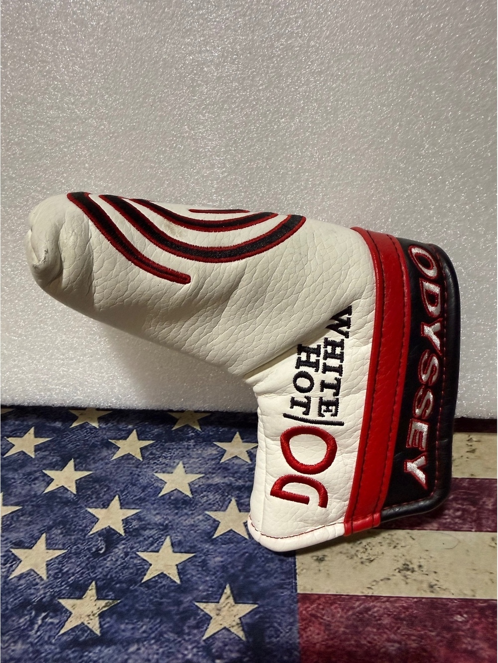 Odyssey White Hot OG Blade Putter Headcover Magnetic White Red Golfcore